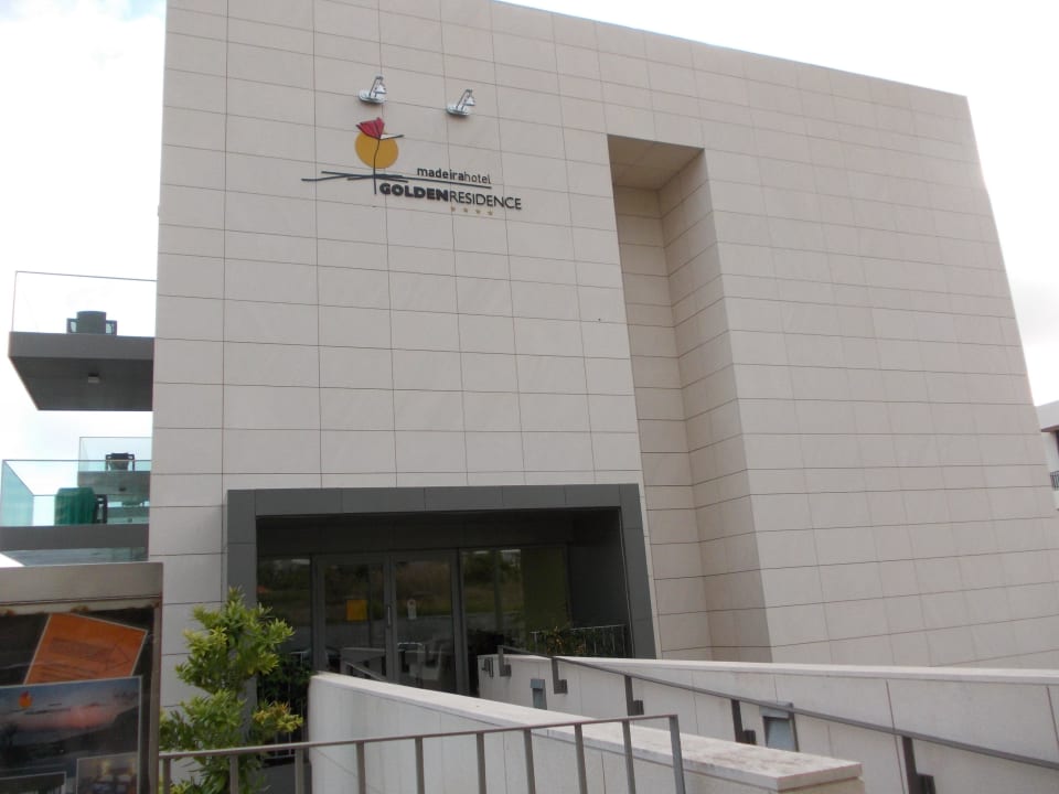 Eingang zu Block A Hotel Golden Residence