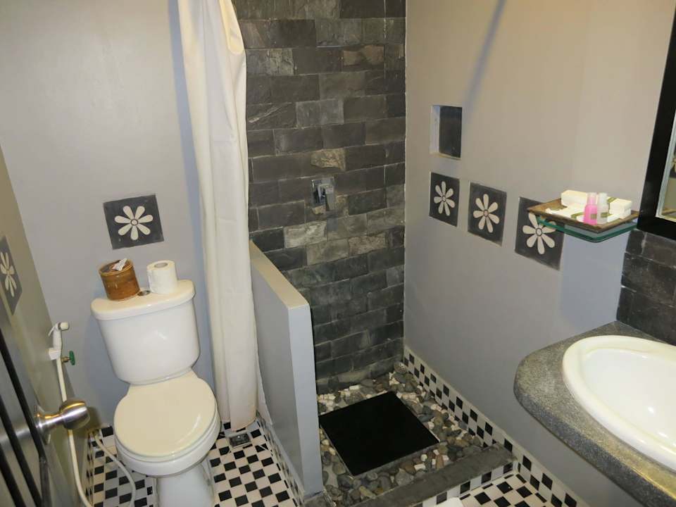 Bad im Standard Doppelzimmer Hotel The Cyclo d'Angkor