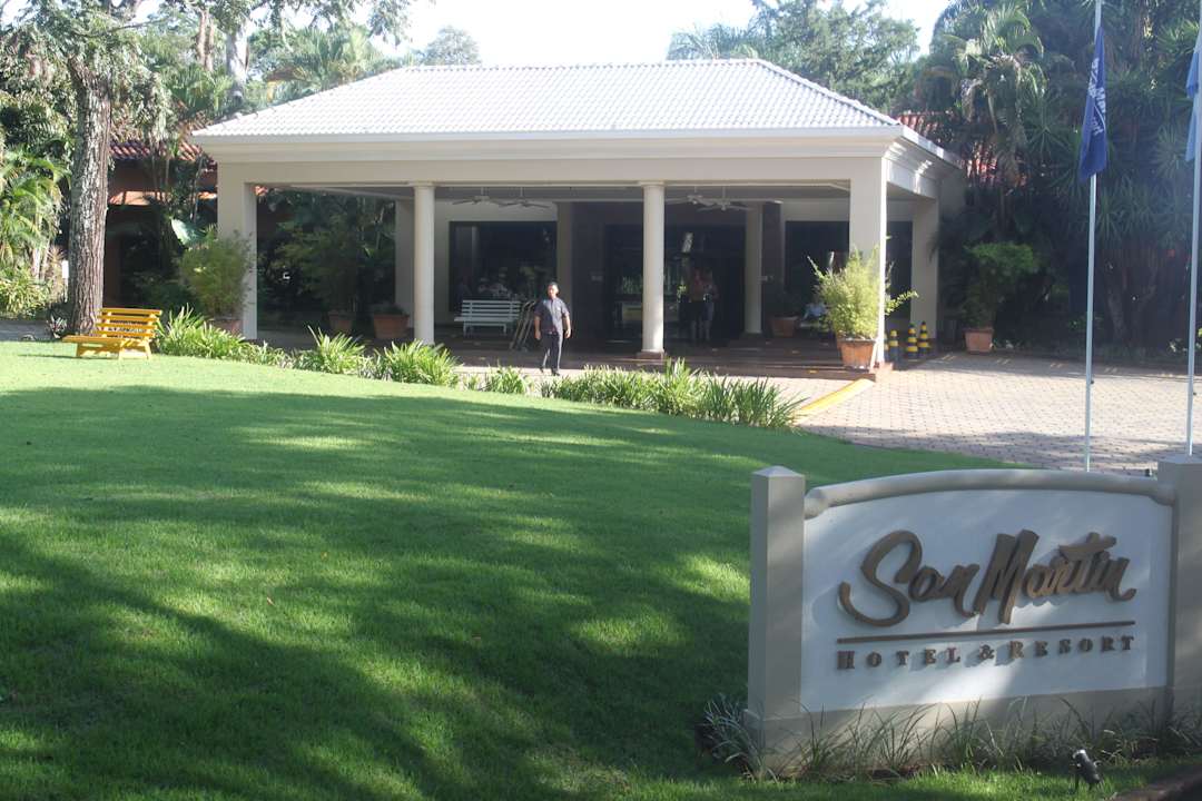 Die Anfahrt zum Eingang Sanma Hotel