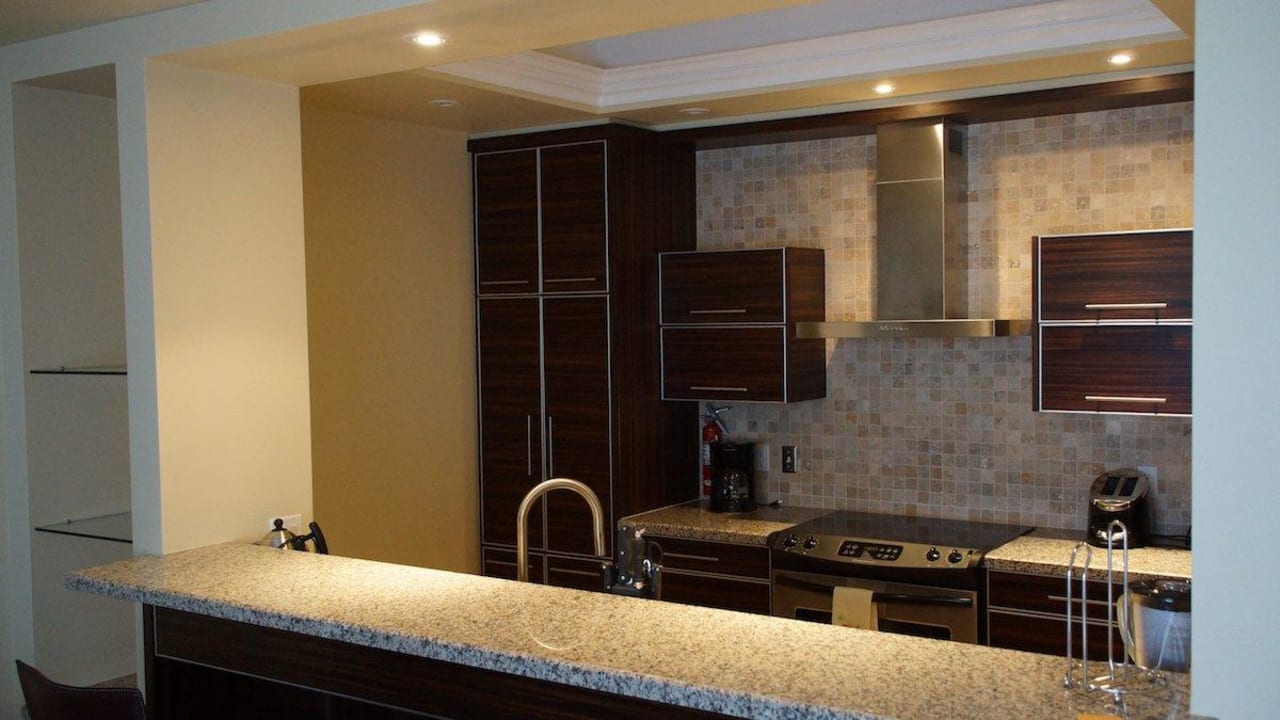 Sehr große Küche Hotel The Atrium Resort