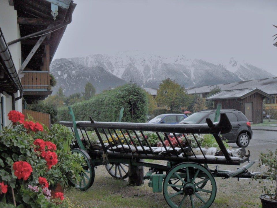 Vorm Eingang Das Bergmayr - Chiemgauer Alpenhotel