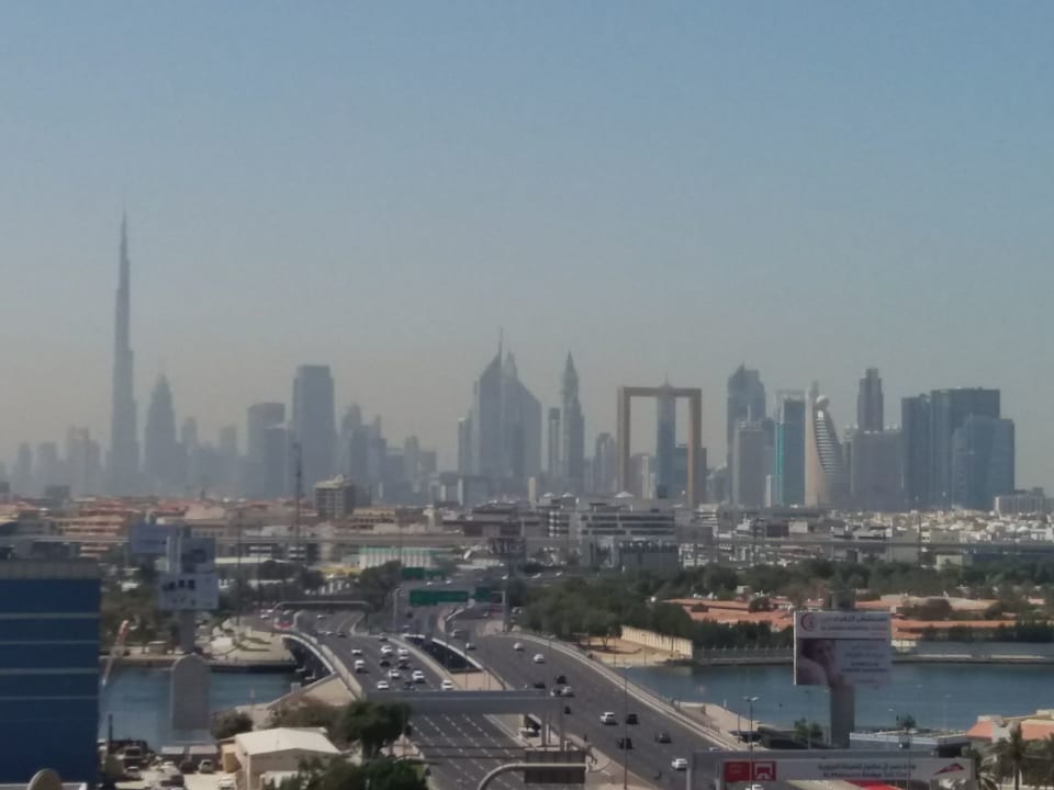 Sicht vom Balkon auf Downtown Dubai. Tulip Creek Hotel Apartments