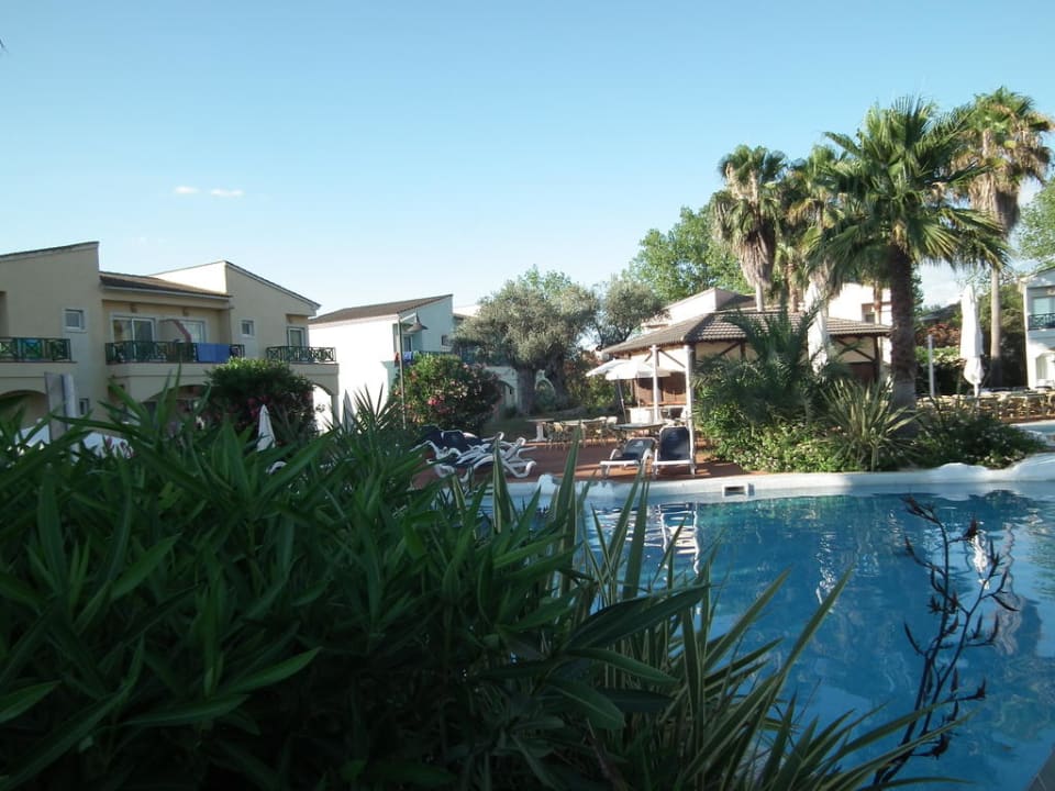 Pool mit Bungalows Garden Saladina