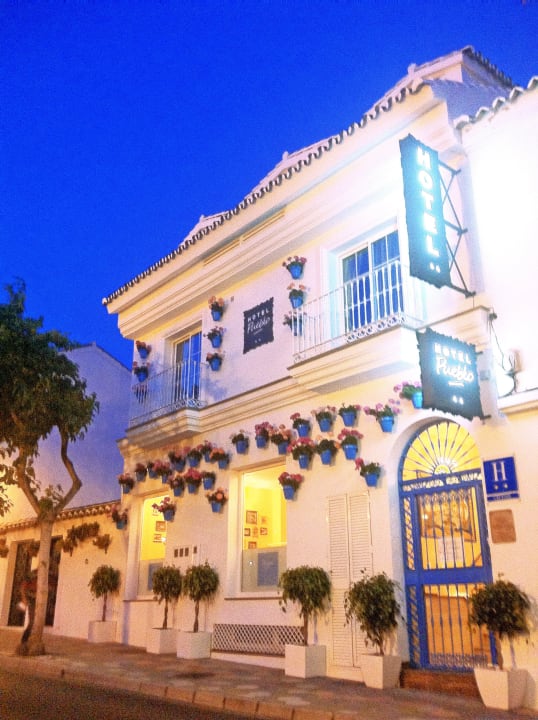 Hotel Vorderansicht Hotel Pueblo