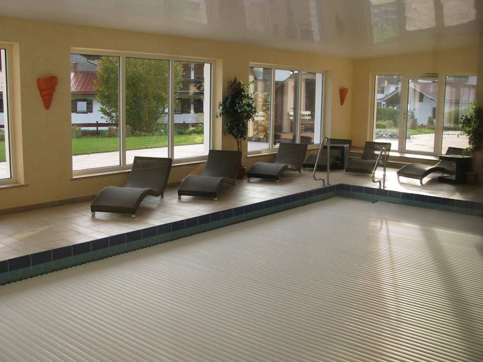 Hallenbad mit Pool-Abdeckung Hotel Zum Postillion