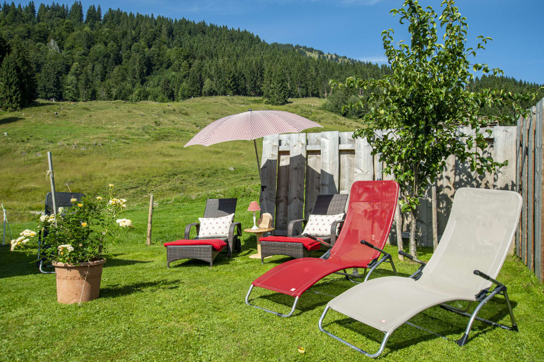 Gartenanlage Barbaras Landhaus & Barbaras Ferienwohnung Vermittlung