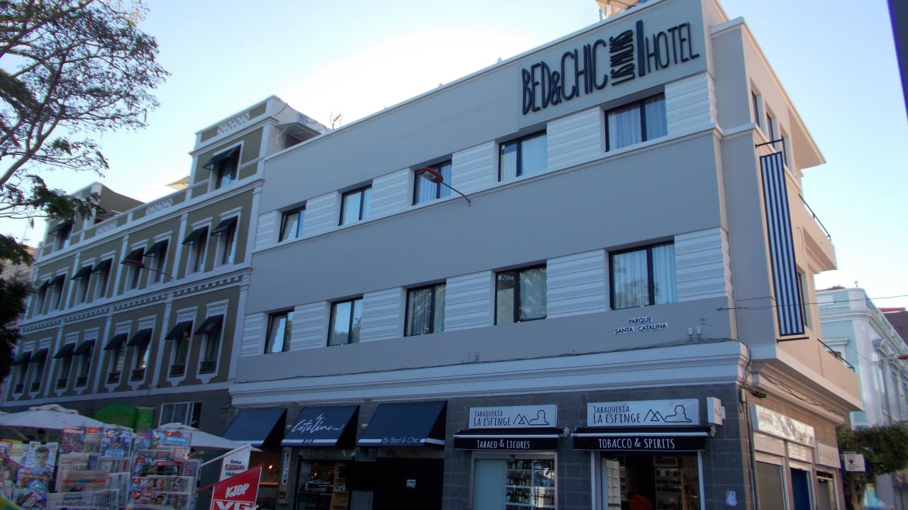 Parkseite mit Cafe Bed&Chic Las Palmas