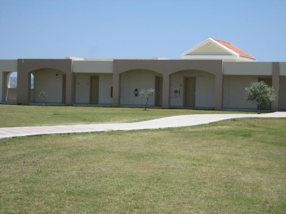 Gartenanlage und Zimmer neben dem Pool Lindos Imperial Resort & Spa