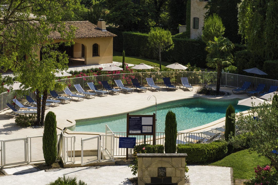 Swimming pool Novotel Aix-en-Provence Pont De L'Arc