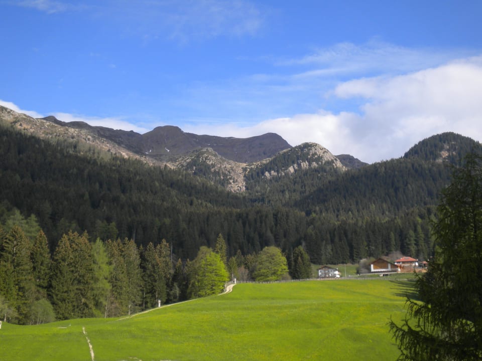 Ausblick auf die Berge vom Balkon Hotel Gasthof zum Hirschen