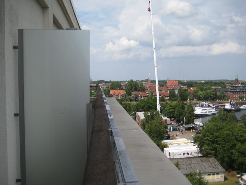 Balkon Blick nach links ATLANTIC Hotel Wilhelmshaven