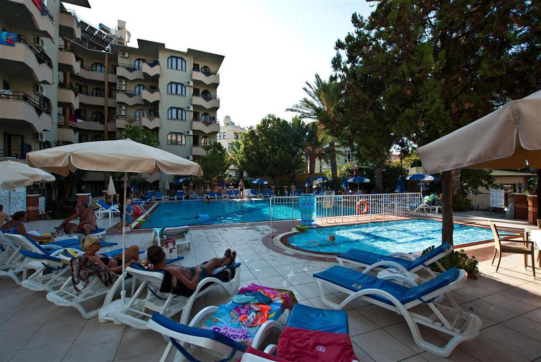 Pool + Extrabereich für Kids 09/2012 Hotel Orient Suite