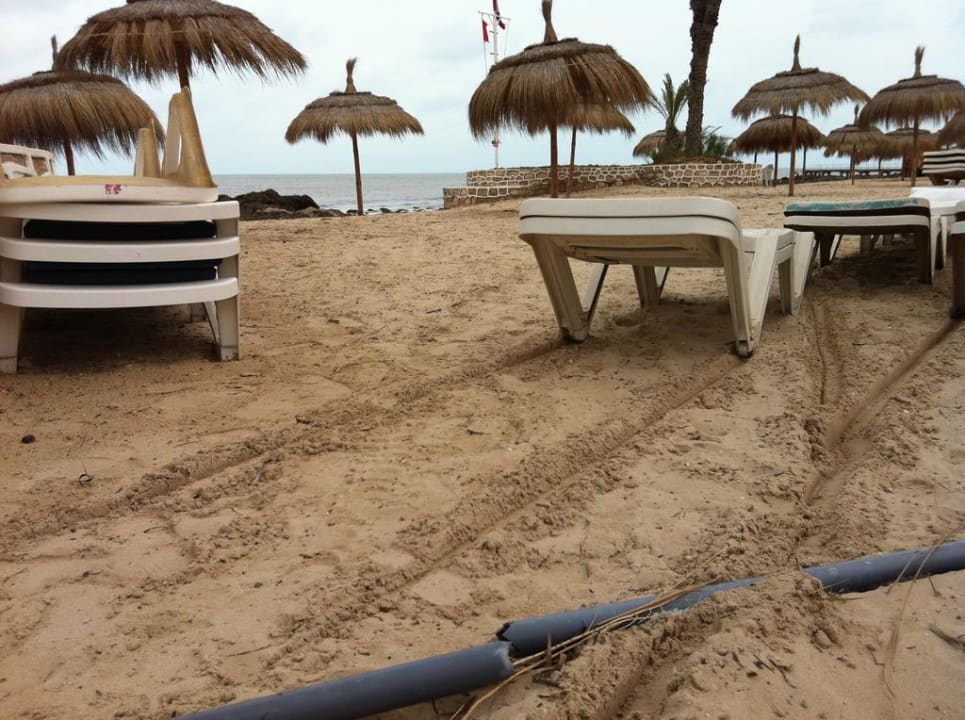 Stolperfallen am Starnd Hotel El Mouradi Djerba Menzel