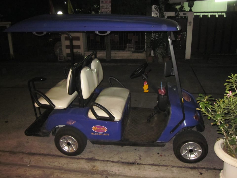 Golfcar: Es bringt einen zur Hauptstrasse wenn man will Hotel Sawasdee @ Sukhumvit Soi 8