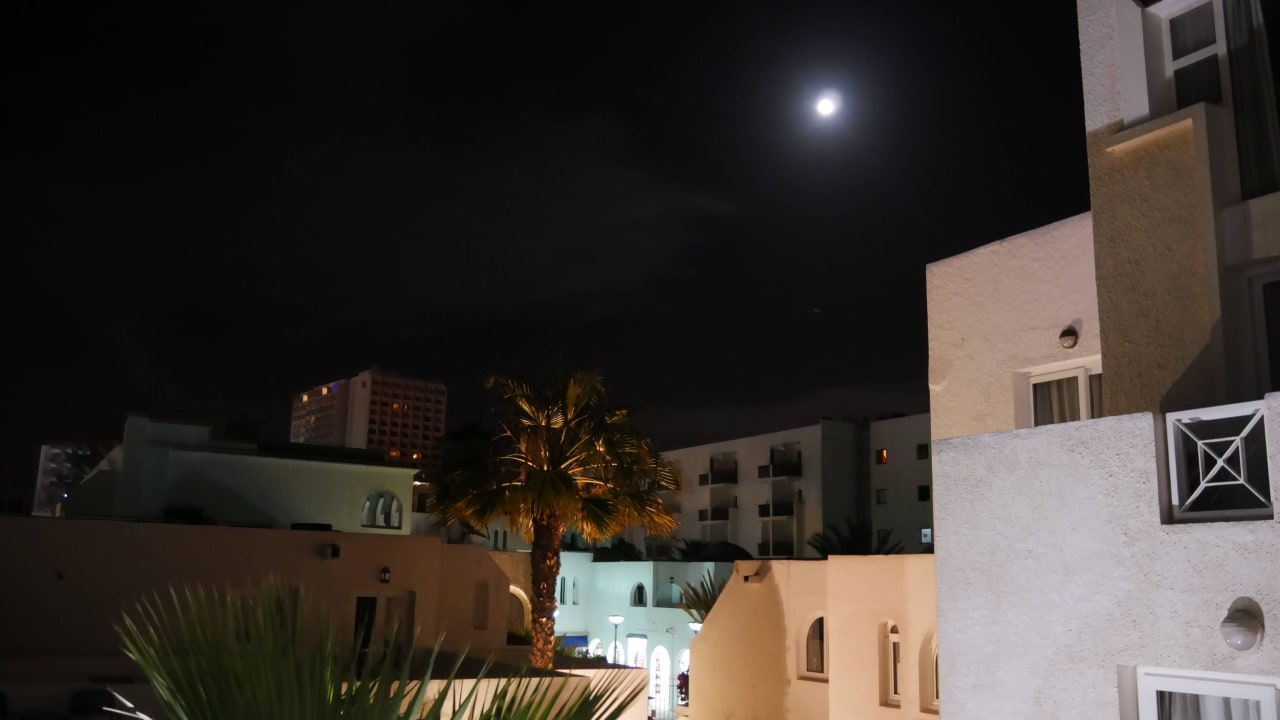 Blick vom Zimmer bei Vollmond Royal Decameron Tafoukt Beach