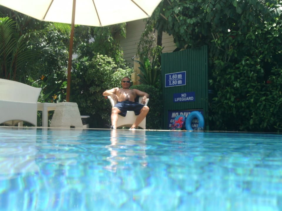 Gerhard am Pool Lokal Phuket
