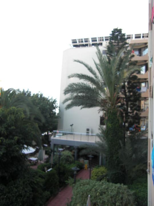 Bar im Innenhof mit a la carte Restaurant Gardenia Hotel