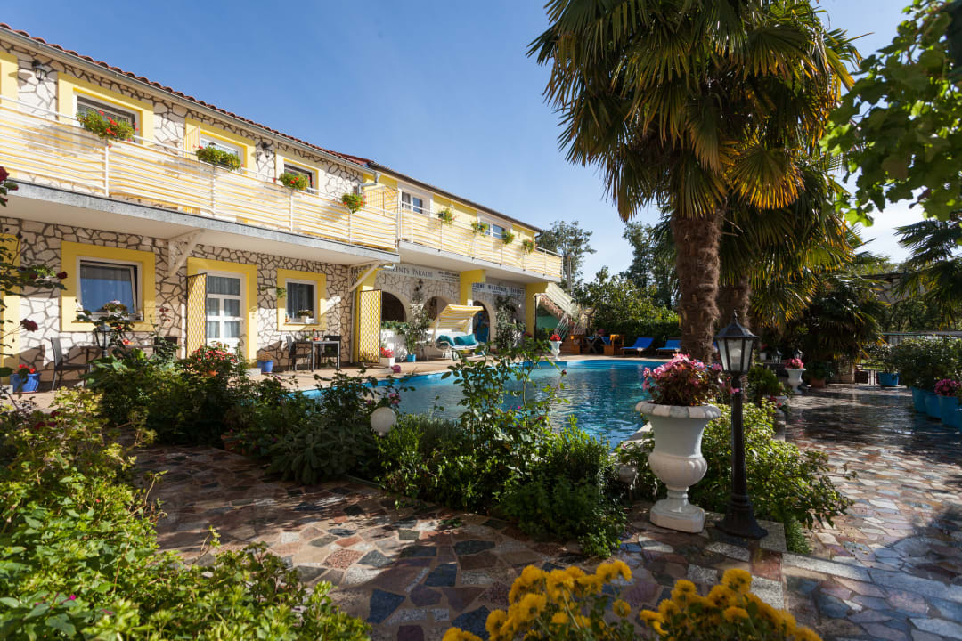 Pool Apartments Paradis