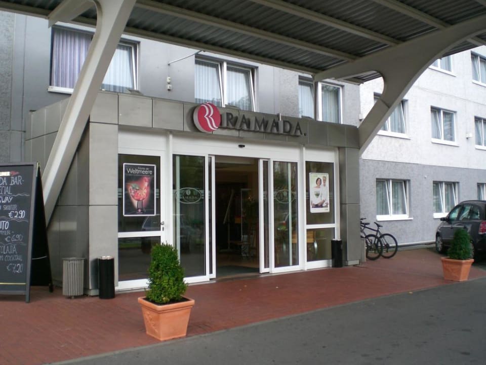 Eingang Good Morning + Berlin City East