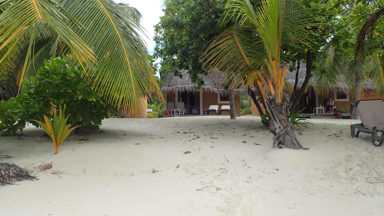 Der Strand vorm Bungalow "Nordseite" Kuredu Island Resort & Spa