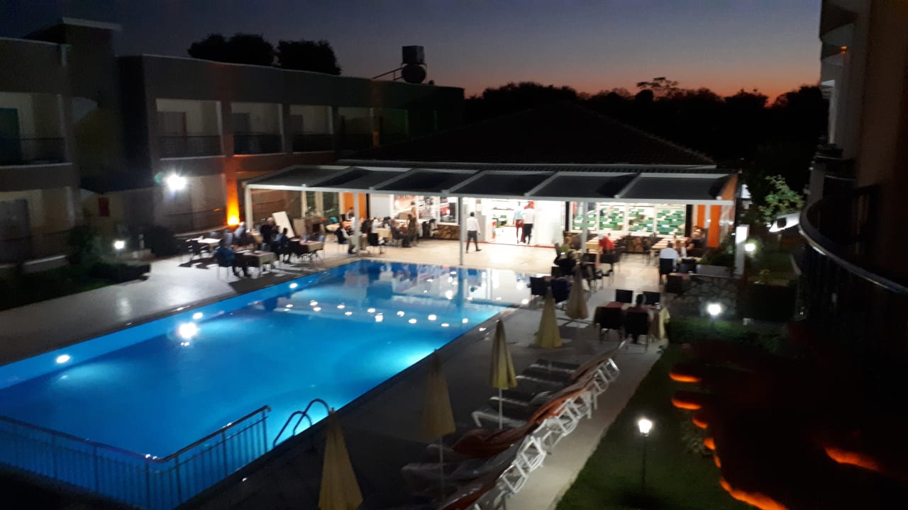 Außenansicht Sayanora Hotel