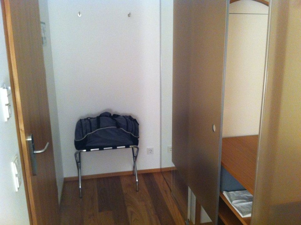 Flur mit Kleiderschrank Hotel am See