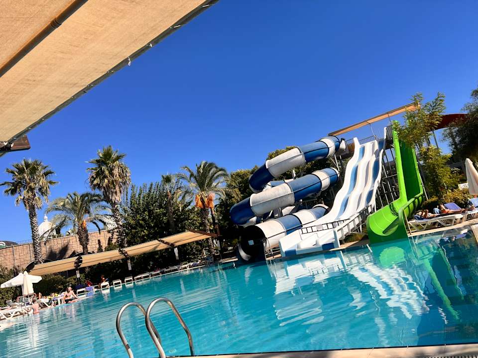 Pool Saturn Palace Resort Hotel