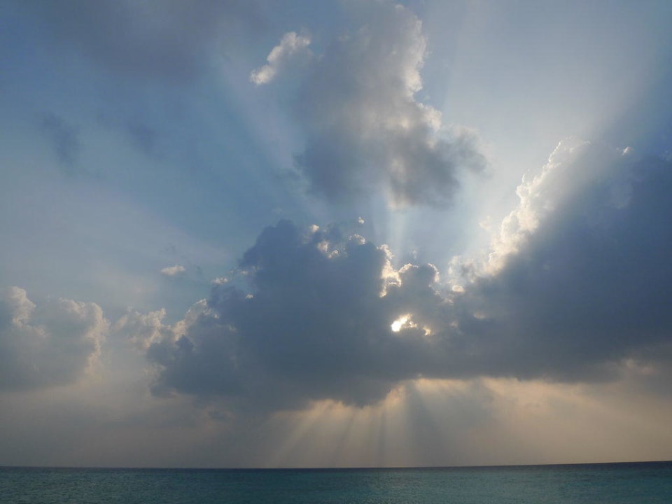 Sonnenuntergang Embudu Village