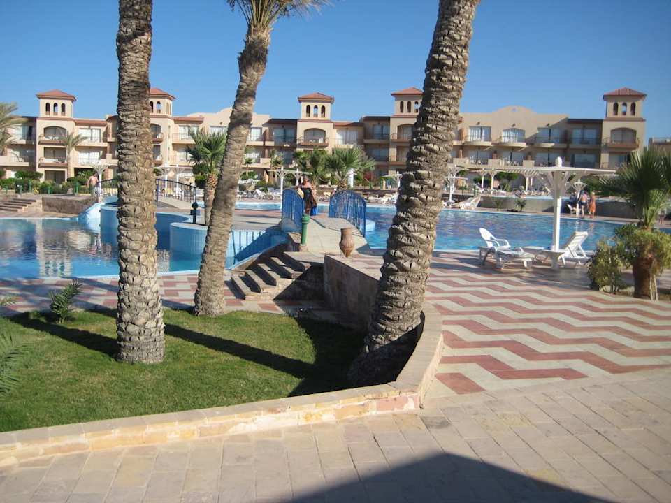 Hauptpool Pensée Royal Garden Beach Resort