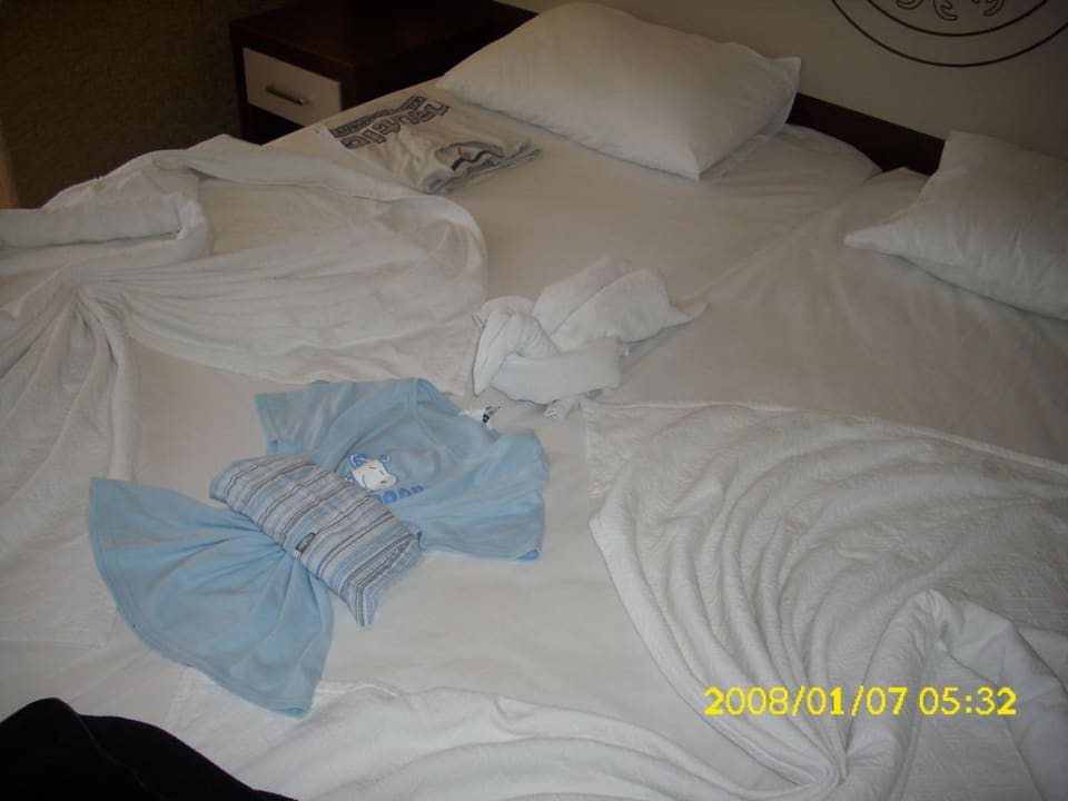 Kreativ und liebevoll wurde das Bett gemacht Side Alegria Hotel & Spa - Adults only +16