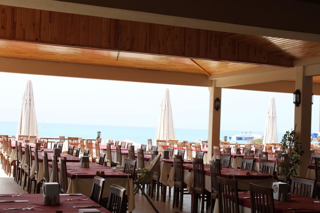 Speisesaal mit Meerblick Hotel Sirma