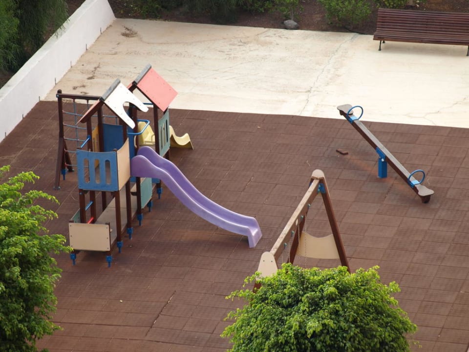 Spielplatz in der Gartenanlage R2 Rio Calma Hotel & Spa & Conference
