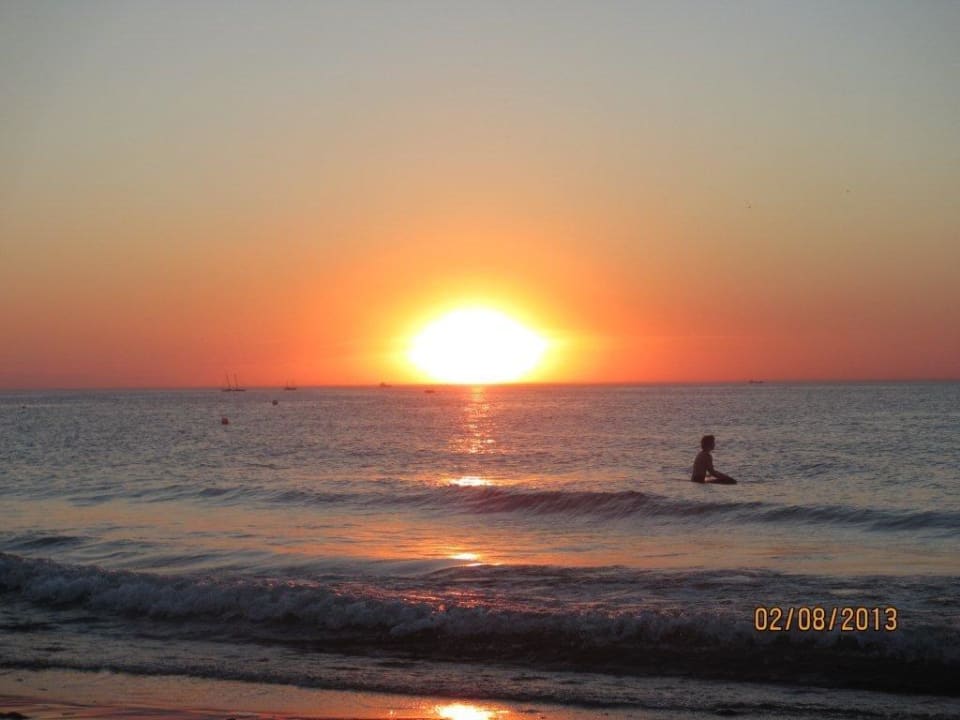 Sonnenuntergang genau vorn Hotel Hotel Neptun