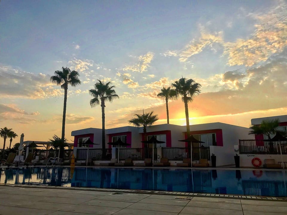 Ausblick Napa Mermaid Hotel & Suites