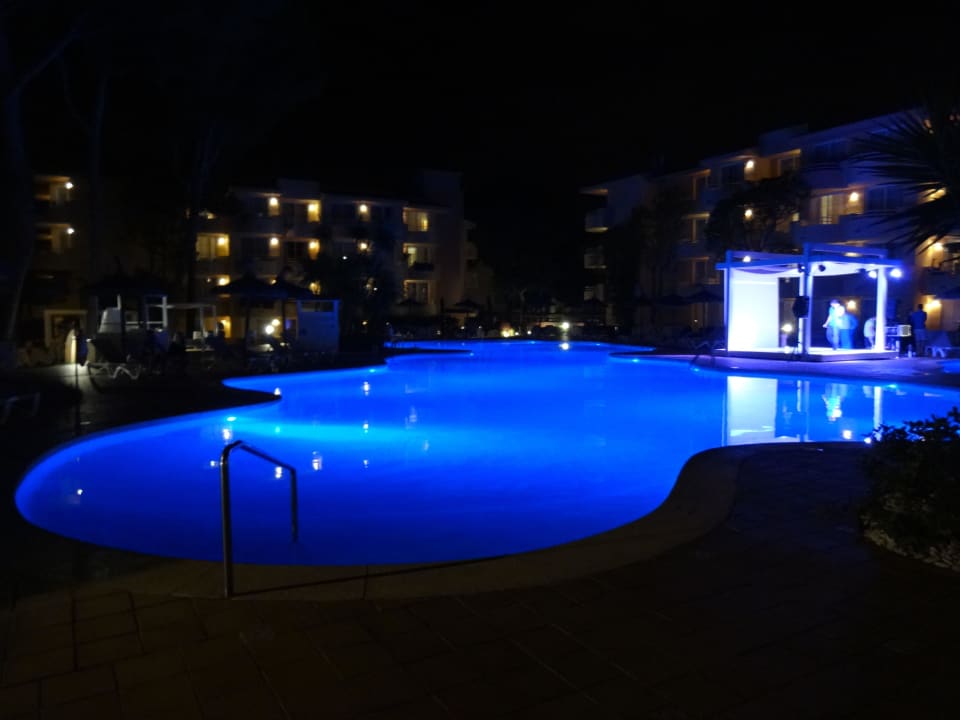 Pool bei Abend Prinsotel La Pineda
