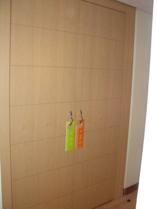 Wandschrank  Hilton Munich City