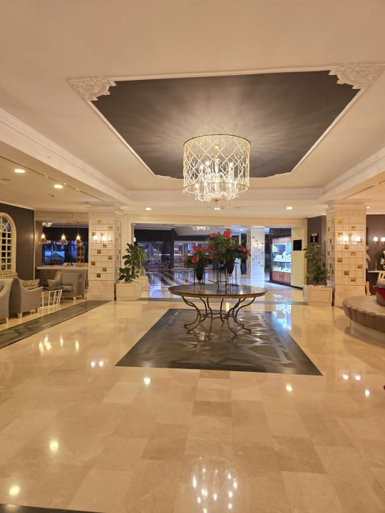 Lobby Bella Resort & Spa