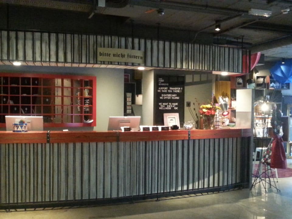 Rezeption  25hours Hotel Wien beim MuseumsQuartier