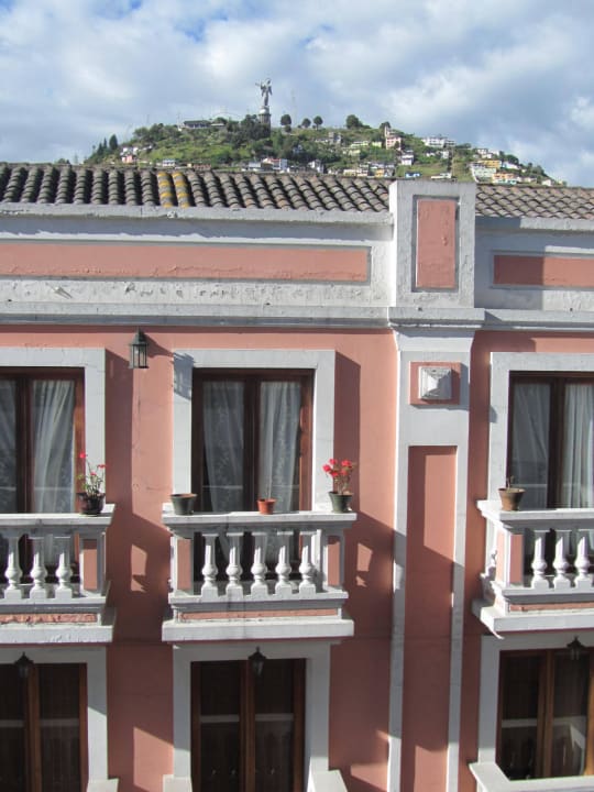 Zimmerblick auf Panecillo Hotel Real Audiencia