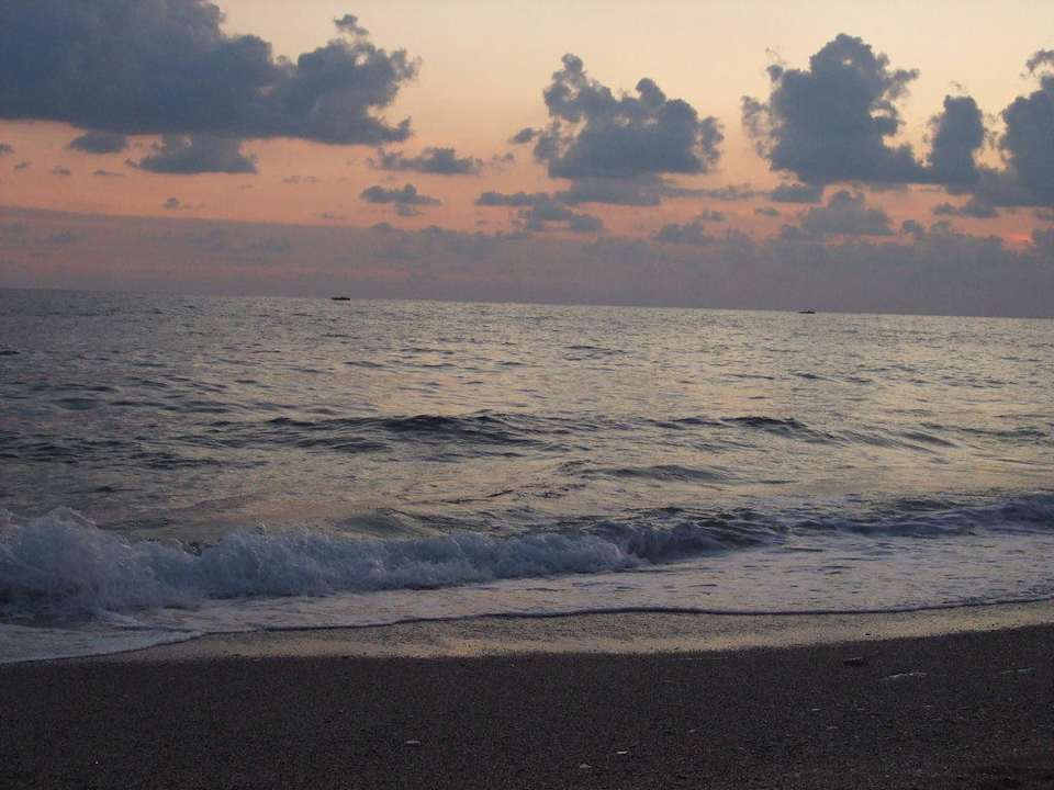 Sonnenuntergang am Strand NoxInn Club