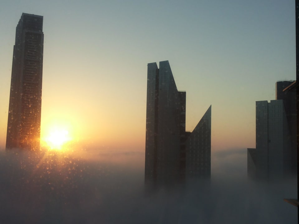 Sonnenaufgang vom 33. Stock aus gesehen Shangri-La Hotel Dubai