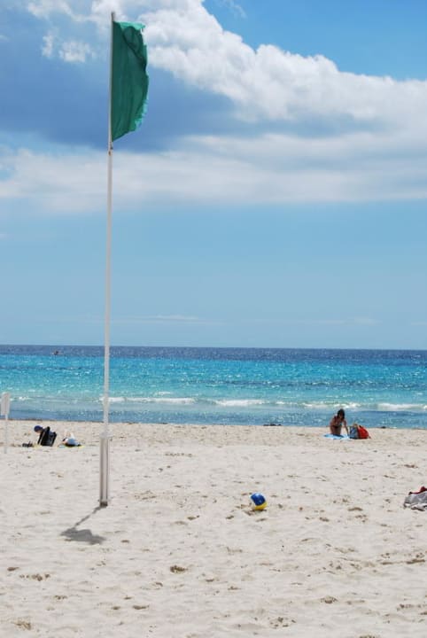 Strand in Richtung Meer Hipotels Mediterraneo