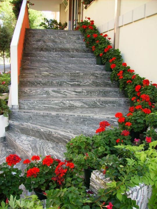 Treppenaufgang zur Lobby Hotel Victoria