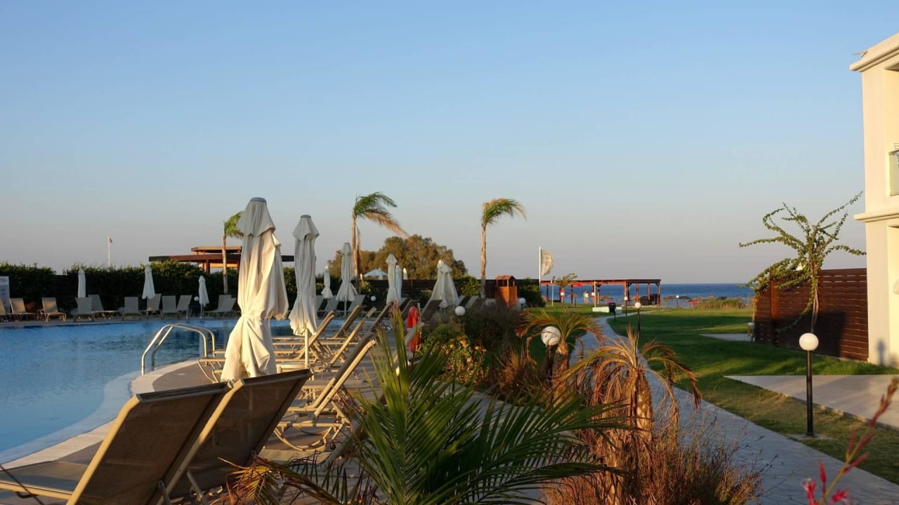 Aussenbereich Asterias Beach Resort