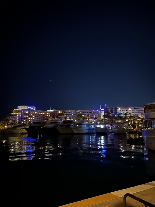 Außenansicht Hilton Hurghada Plaza