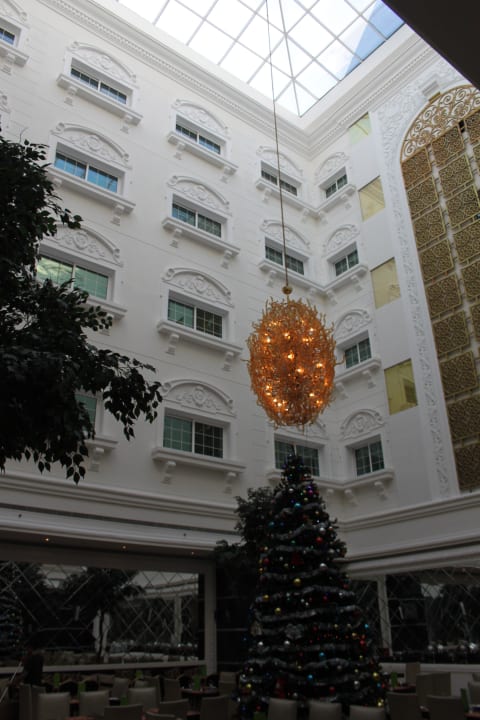 Restaurant Innenhof Holiday Inn Bur Dubai - Embassy District