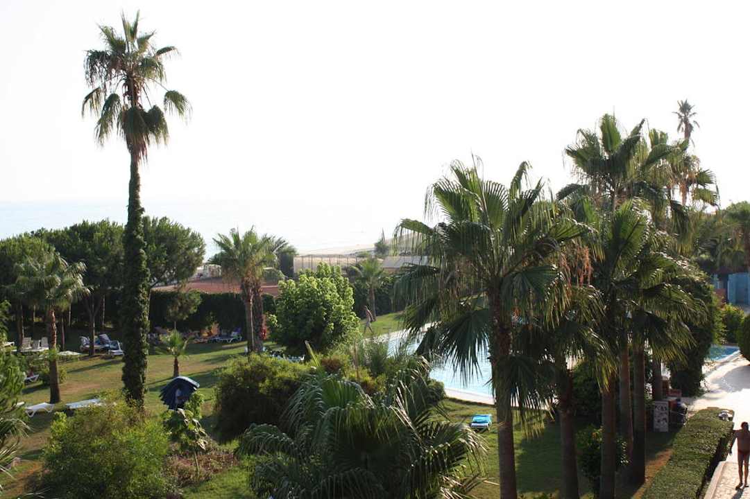 Von der Dachterrasse Club Turtas Beach Hotel