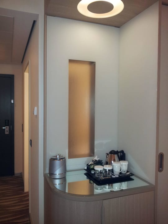 Kaffe und Tee Zubereitungsecke Hilton Frankfurt Airport