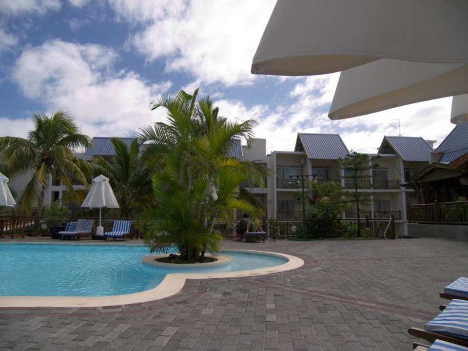 Pool Le Peninsula Bay Beach Resort & Spa