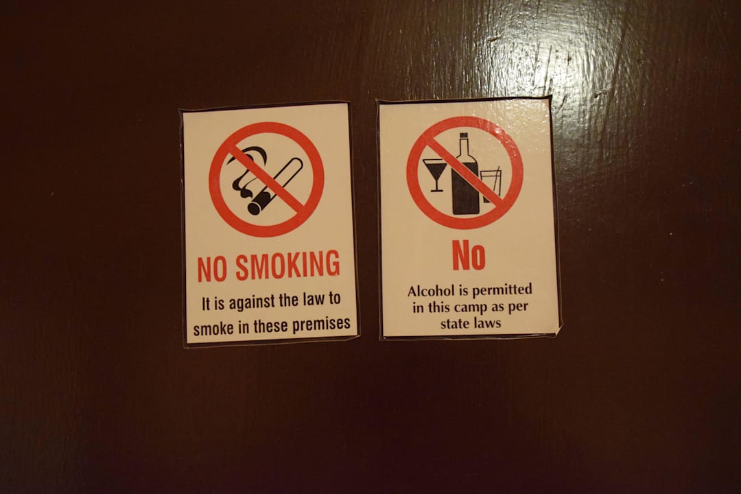 Hinweisschilder an der Zimmertür Hotel Lion Safari Camp